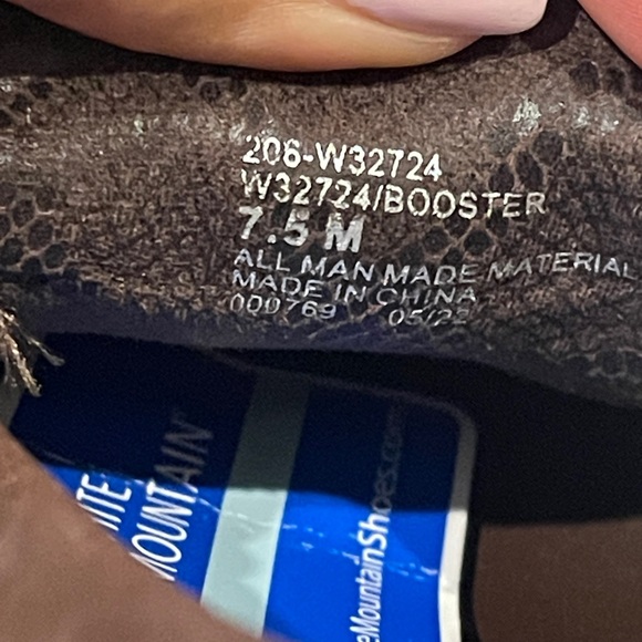 White Mountain Leather Loafers with Gold Accent - Picture 7 of 8